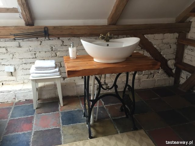 Glendoria, magical places in Poland, magical places for weekend, weekend for two, Mazury, barn, rooms, places with a soul