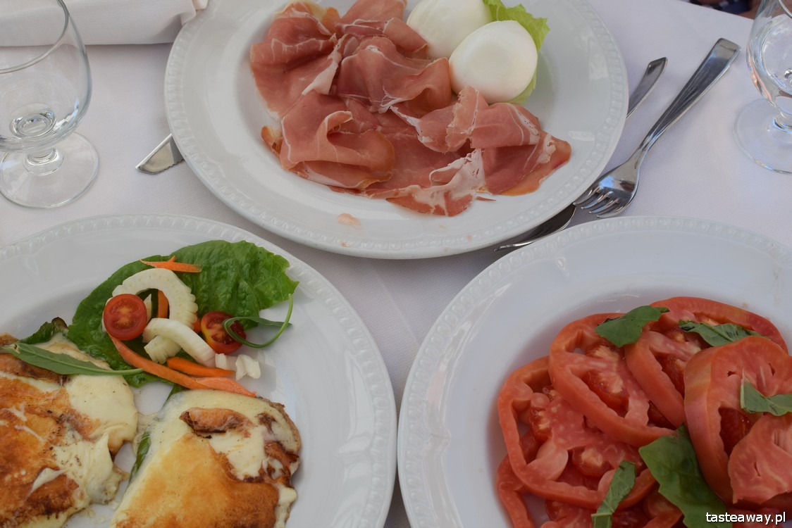 Positano, Włochy, gdzie na romantyczny wyjazd, wyjazd we dwoje, podróż poślubna, zaręczyny, najpiękniejsze miejsca we Włoszech, Wybrzeże Amalfi, kuchnia włoska, co jeść, Saraceno d'Oro
