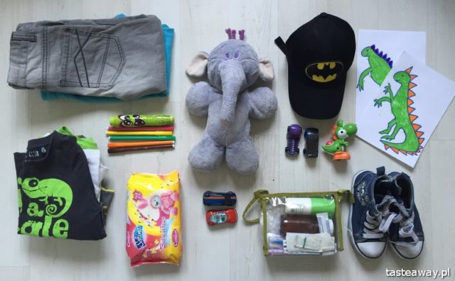 traveller's essentials, what to take for the trip, how to pack in 30 minutes, what to pack list, Pekao, multi currency card