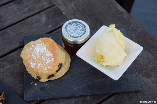 what to eat in Wales, Wales, the most interesting places in Wales, what to see in Wales, scones with jam and cream