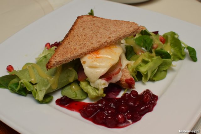 Kazimierz Dolny, an idea for a weekend, weekend out of town, weekend out of Warsaw, AKUKU restaurant, where to eat in Kazimierz, goat's cheese