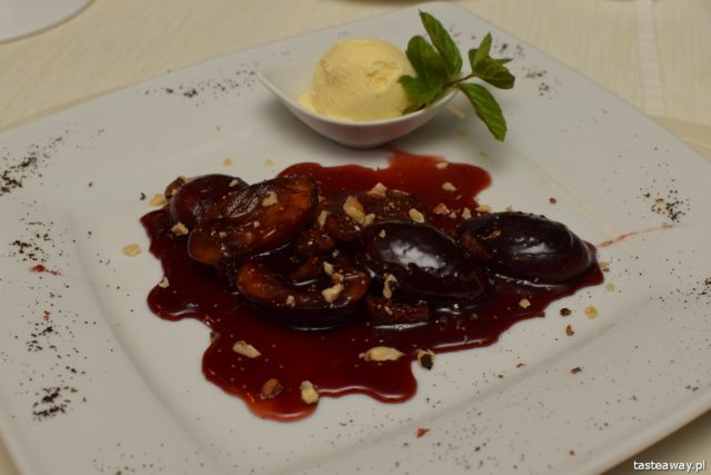 Kazimierz Dolny, an idea for a weekend, weekend out of town, weekend out of Warsaw, AKUKU restaurant, where to eat in Kazimierz, flambé prunes