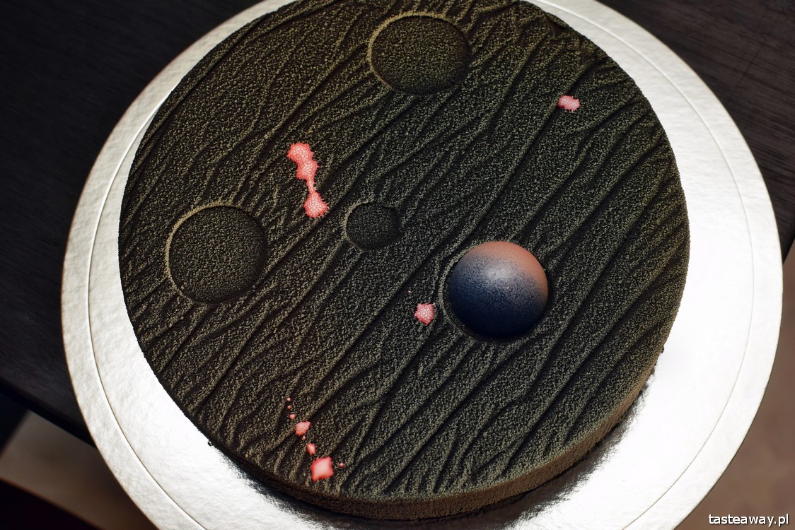 deseo, Deseo Patisserie & Chocolaterie, Piotr Chylarecki, luksusowe cukiernie w Warszawie, najlepsze cukiernie w Warszawie, Pastry Chef, Chylarecki przy pracy, torty