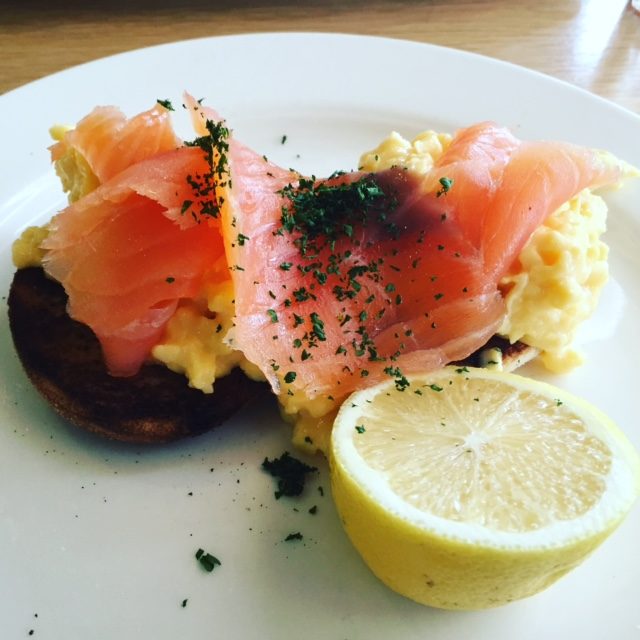 Wales, what to eat in Wales, what to see in Wales, scrambled eggs with salmon, breakfast in Great Britain