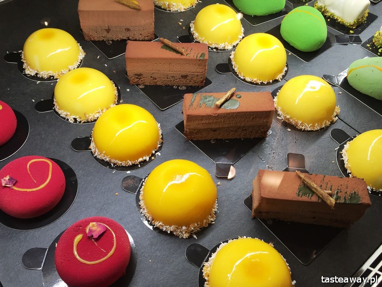 deseo, Deseo Patisserie & Chocolaterie, Piotr Chylarecki, luksusowe cukiernie w Warszawie, najlepsze cukiernie w Warszawie, Pastry Chef, Chylarecki przy pracy, torty