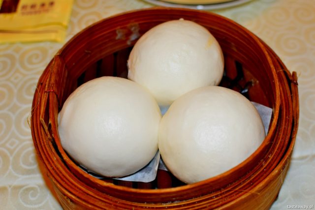 Hong Kong, where to eat in Hong Kong, Ocean Super Seafood Restaurant, Chinese cuisine, buns, sweet dim sums, buns with custard