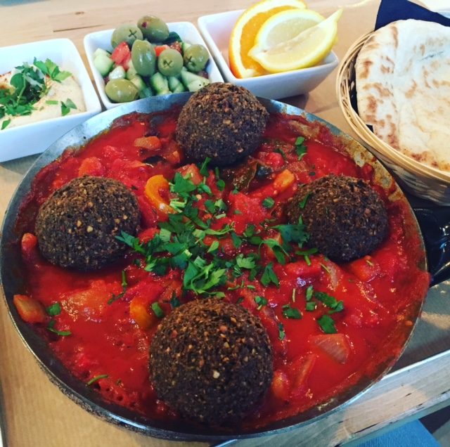 VEG, Veg in Warsaw, where to go for veg, vegetarian places, vegetarian restaurants, Mezze, hummus, falafel, Mokotów