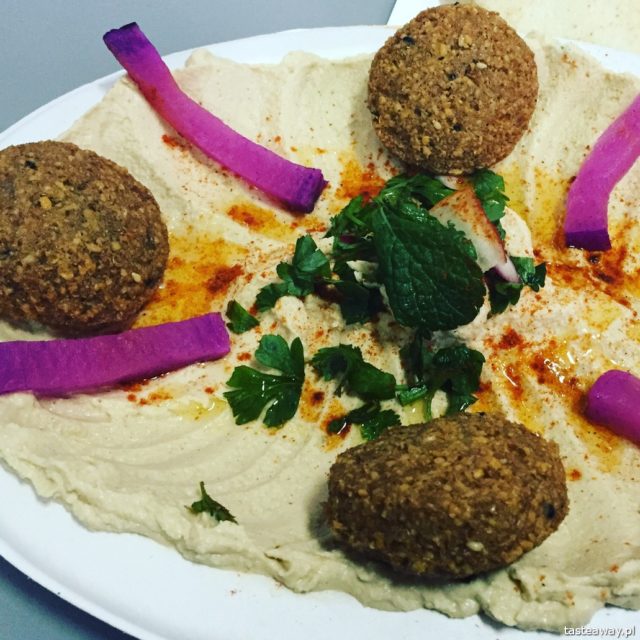 VEG, Veg in Warsaw, where to go for veg, vegetarian places, vegetarian restaurants, falafel, hummus, Falafel Bejrut