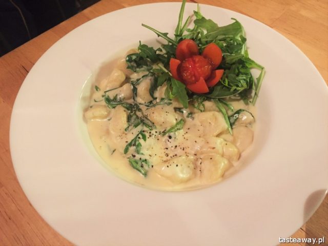 Al Capone, pizza, best pizza in Warsaw, where to go for a pizza in Warsaw, Ochota, Italian cuisine, gnocchi, gnocchi with gorgonzola