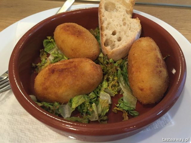 Mojo Picon, Spanish tapas, Spanish cuisine, tapas in Warsaw, where to go for tapas in Warsaw, Canary Islands tapas, croquetas, croquetas de bacalo
