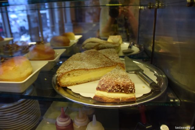 Nicea, Francja, co jeść w Nicei, kuchnia nicejska, targ kwiatowo - warzywny, targ w Nicei, pissaladiere, tarta cebulowa