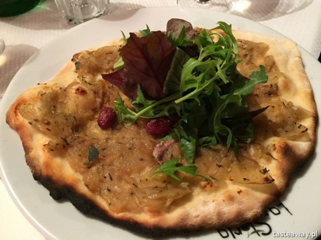 Nicea, Francja, co jeść w Nicei, kuchnia nicejska, targ kwiatowo - warzywny, targ w Nicei, pissaladiere, tarta cebulowa