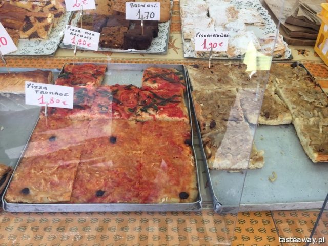 Nicea, Francja, co jeść w Nicei, kuchnia nicejska, targ kwiatowo - warzywny, targ w Nicei, pissaladiere, tarta cebulowa, socca