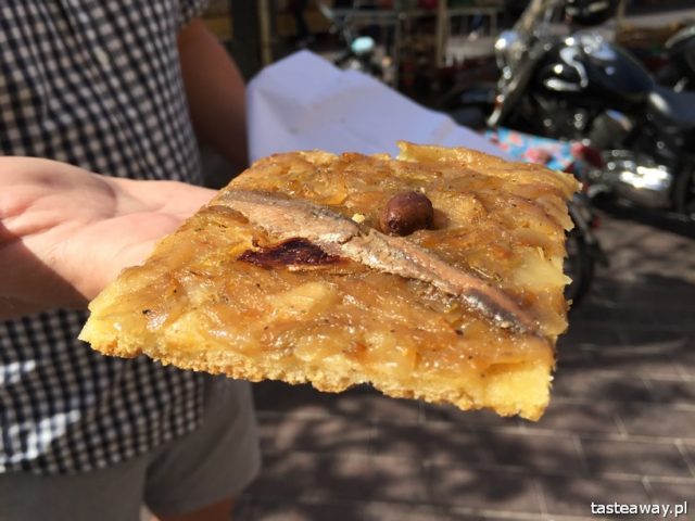 Nicea, Francja, co jeść w Nicei, kuchnia nicejska, targ kwiatowo - warzywny, targ w Nicei, pissaladiere, tarta cebulowa