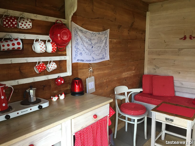 magiczne miejsca, urocze pensjonaty, agroturystyka, najpiękniejsze hotele w Polsce, Siedlisko Sobibór, Sobibór, nad Bugiem, stajenka, pokój w groszki