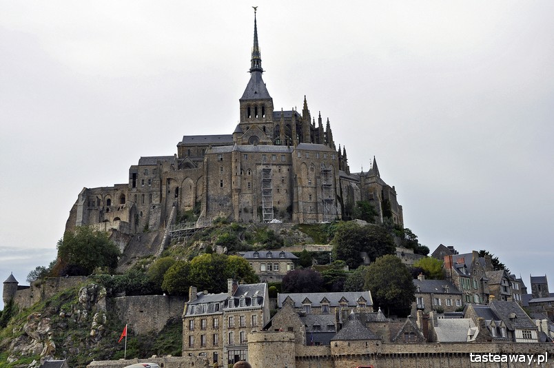 Mont Saint Michel, niesamowite miejsca we Francji, najpiękniejsze francuskie miasteczka, francuskie perełki, co zobaczyć we Francji, północ Francji, Normandia