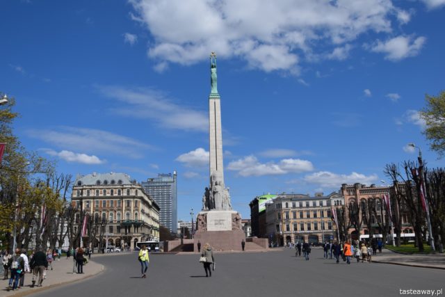 Łotwa, Ryga, co zobaczyć w Rydze, Ryga- atrakcje, starówka w Rydze, pomnik Wolności