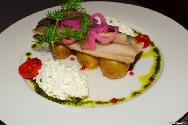 Ryga, Łotwa, starówka w Rydze, gdzie jeść w Rydze, restauracja Niklavs, śledź