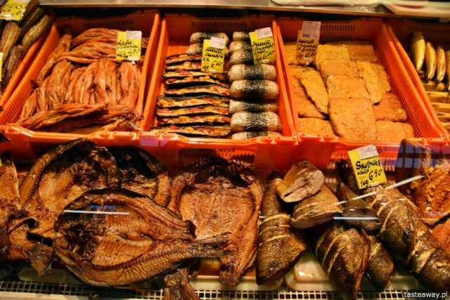 Ryga, Łotwa, co zobaczyć w Rydze, Ryga atrakcje, hale targowe w Rydze, Central Market, Centraltirgus, ryby, wędzone ryby