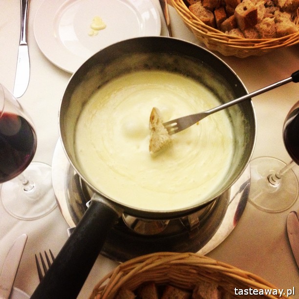 fondue, pomysł na francuski wieczór, wieczór po francusku, jak zrobić fondue, przepis na fondue, bagietki