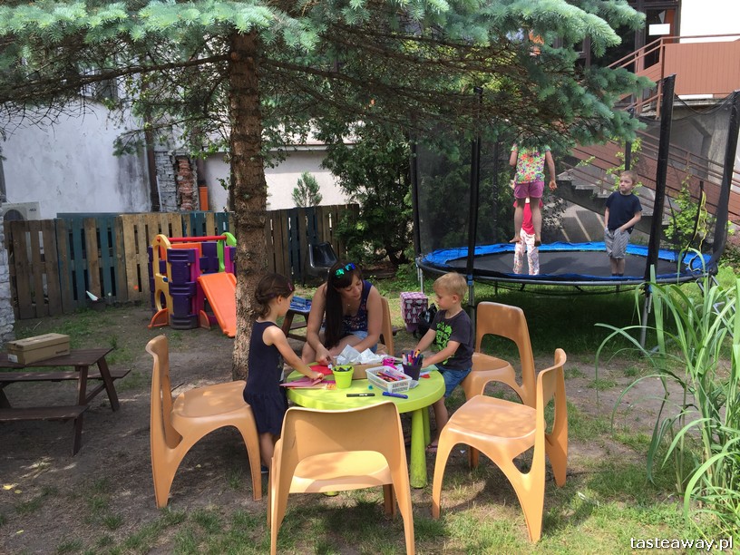 DZiK, Mokotów, miejsca przyjazne dzieciom, rodzinny obiad, obiad z dziećmi, niedziela w mieście, grill, animacje, animatorka dla dzieci