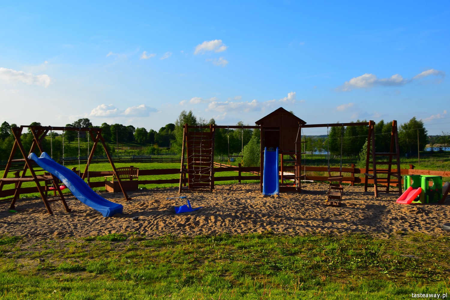 impreza w plenerze, wakacyjna impreza, impreza dla dzieci i dorosłych, jak zorganizować wakacyjną imprezę w plenerze, Mazurska Arkadia, miejsca przyjazne dzieciom, dla dzieci