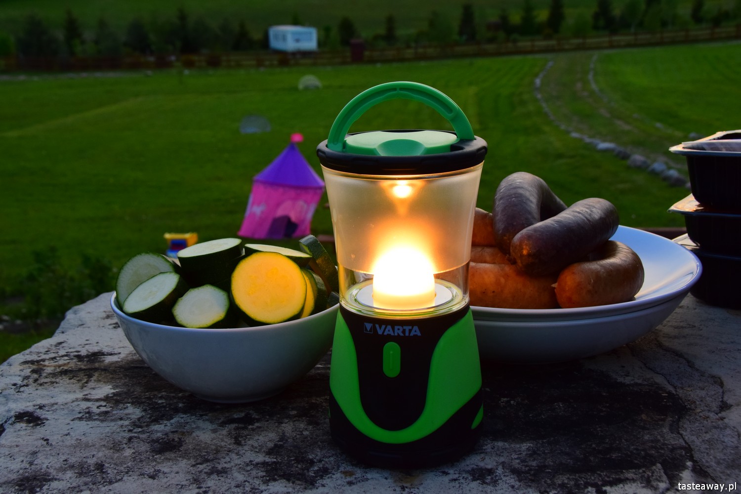 impreza w plenerze, wakacyjna impreza, impreza dla dzieci i dorosłych, jak zorganizować wakacyjną imprezę w plenerze, Mazurska Arkadia, grill, VARTA
