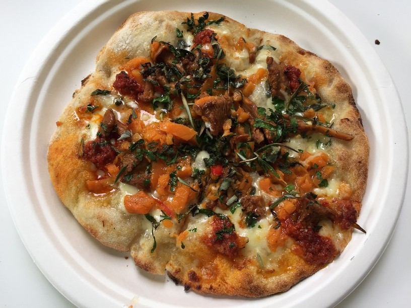 pinsa, pizza inaczej, kuchnia włoska, PINSA, Saska Kępa, Francuska, gdzie jeść na Saskiej Kępie