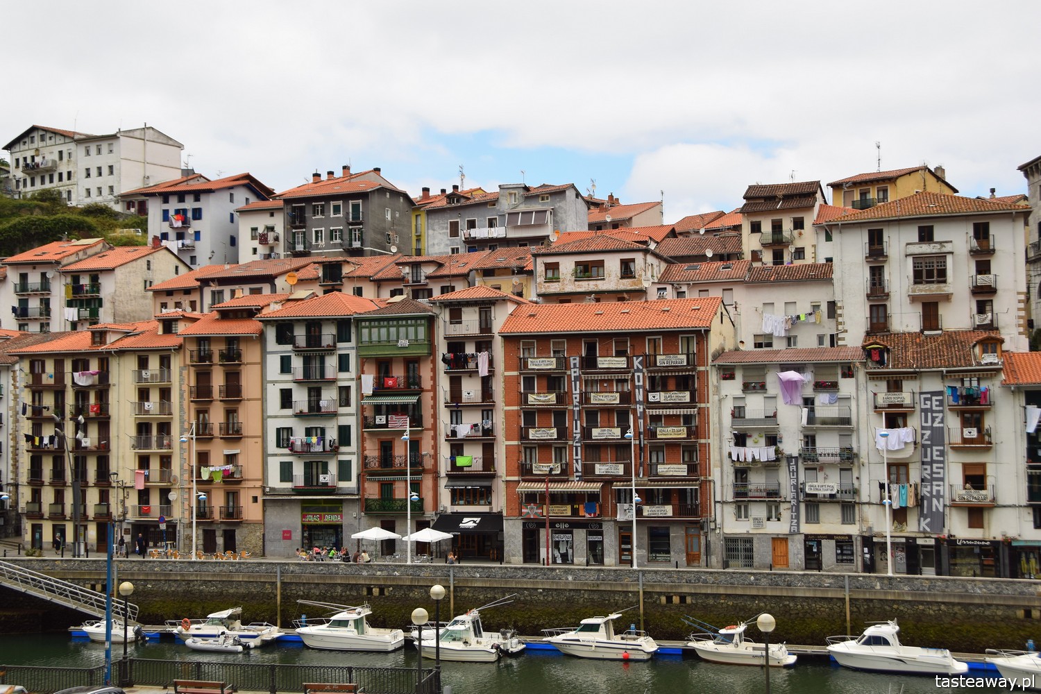 Ondarroa, Kraj Basków, co zobaczyć w Kraju Basków, najciekawsze miejsca w Kraju Basków, najpiękniejsze baskijskie wioski, port, baskijskie porty