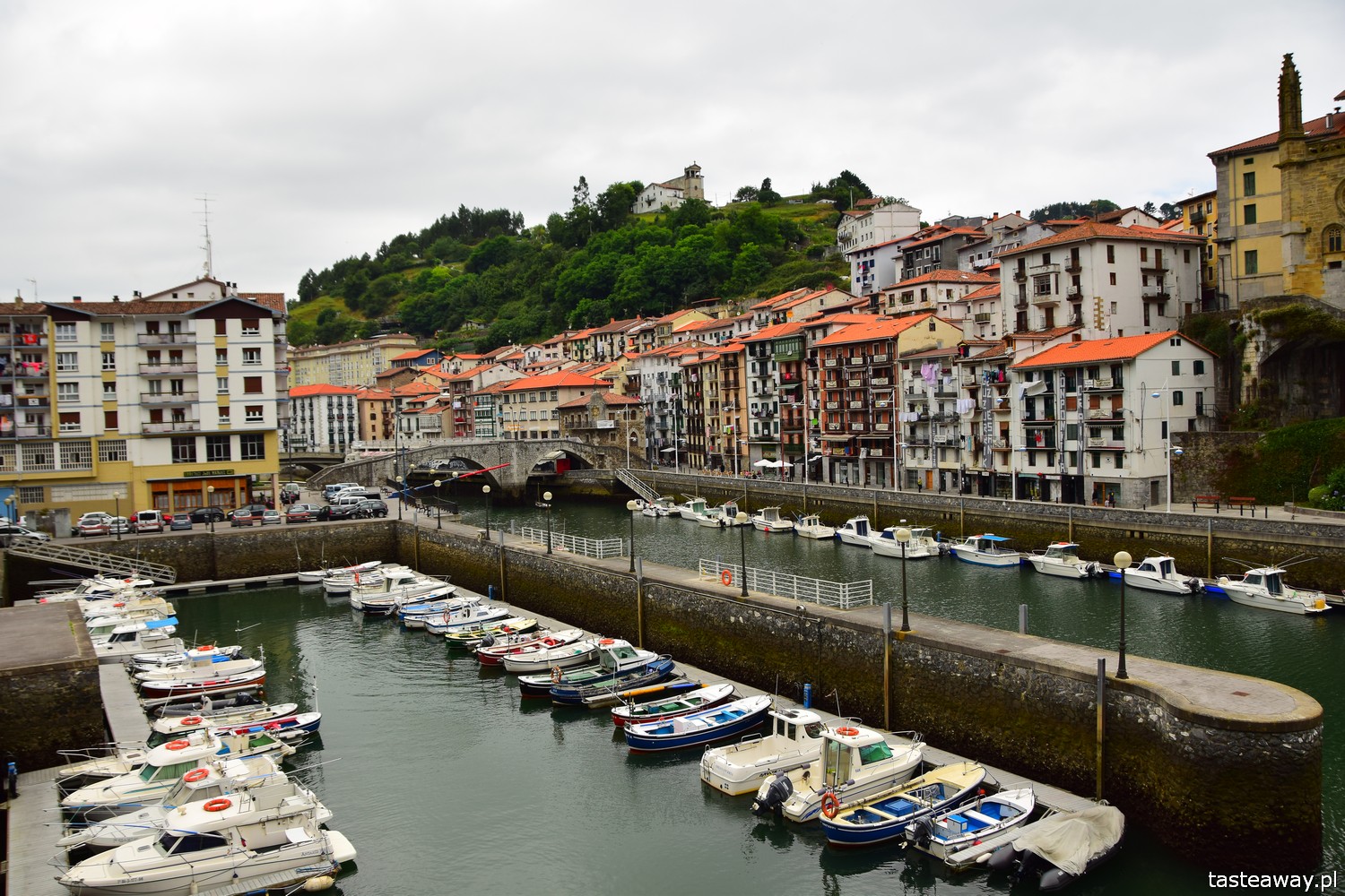 Ondarroa, Kraj Basków, co zobaczyć w Kraju Basków, najciekawsze miejsca w Kraju Basków, najpiękniejsze baskijskie wioski, port, baskijskie porty