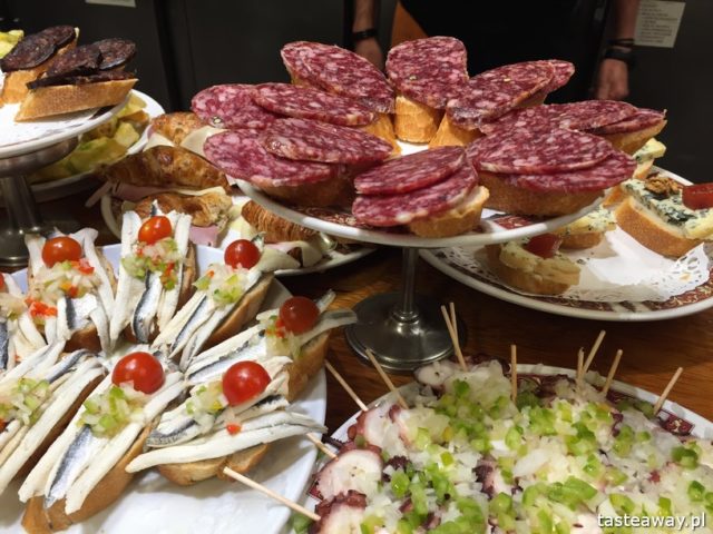 Kraj Basków, pintxos, Kraj basków kulinarnie, co robić w Kraju Basków, co zobaczyć w Kraju Basków, pintxos bary, San Sebastian