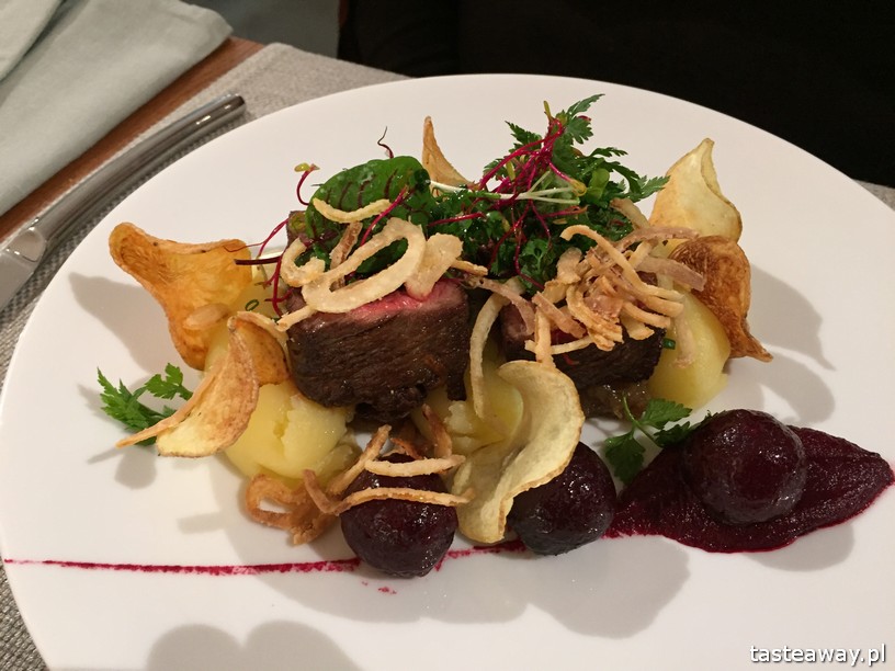 Bez Tytułu, restauracje Warszawa, gdzie na obiad, gdzie na lunch, najładniejsze restauracje w Warszawie, gdzie zjeść w Warszawie, stek z polędwicy wołowej