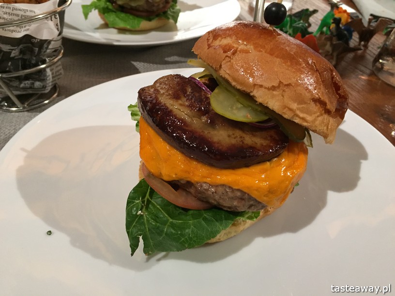 Bez Tytułu, restauracje Warszawa, gdzie na obiad, gdzie na lunch, najładniejsze restauracje w Warszawie, gdzie zjeść w Warszawie, burger z kaczką