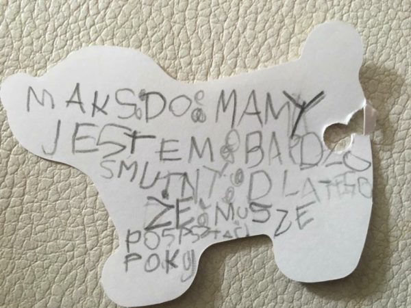 sprzątanie, jak zachęcić dziecko do sprzątania, bałagan w dziecięcym pokoju, porządek w dziecięcym pokoju, jak zrzucić obowiązki na dziecko, jak zaangażować dziecko w obowiązki domowe