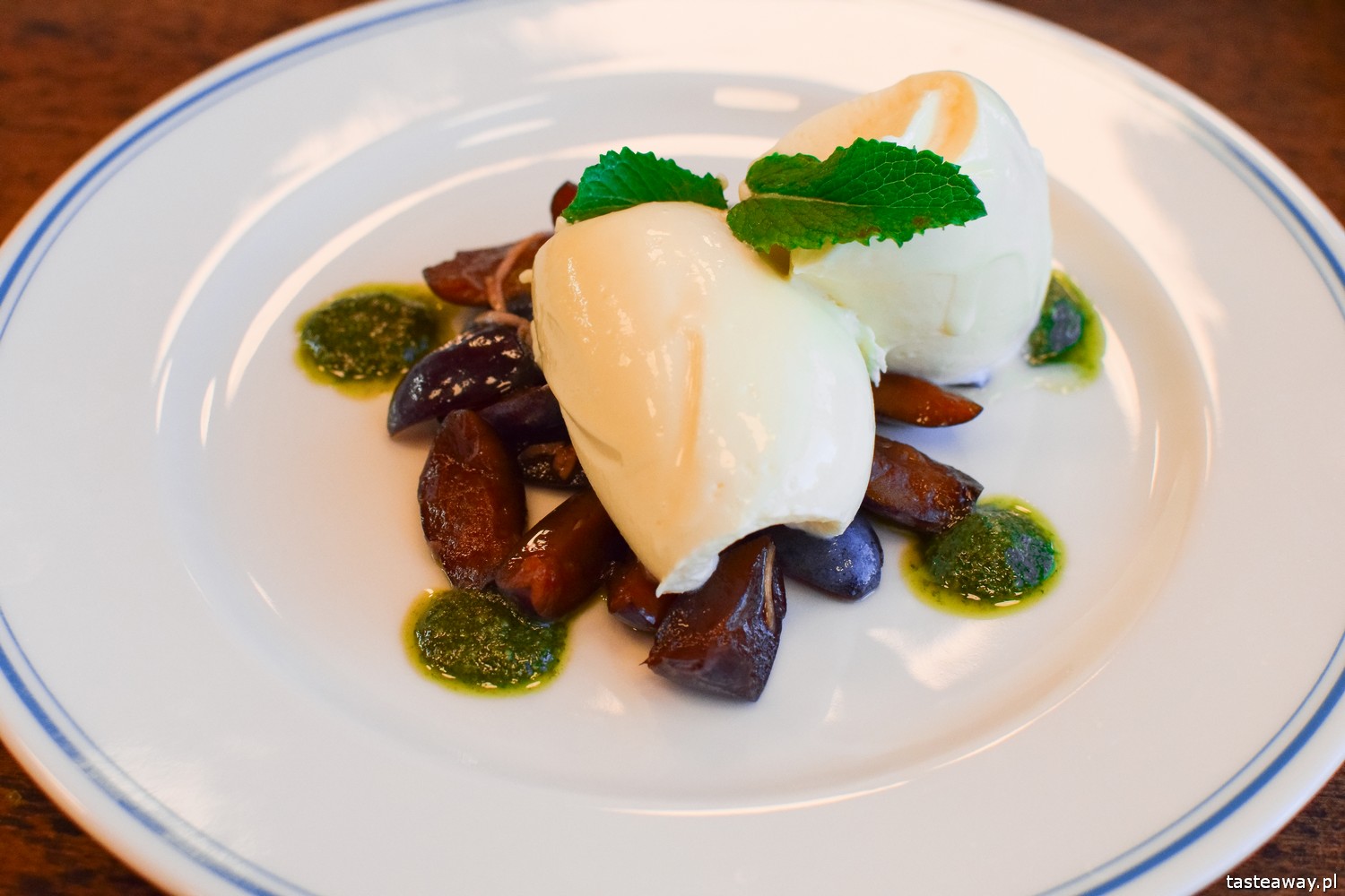 Ed Red, Warszawa, Adam Chrząstowski, steki, seznowana wołowina, podroby, bycze jądra, mus z białej czekolady, desery