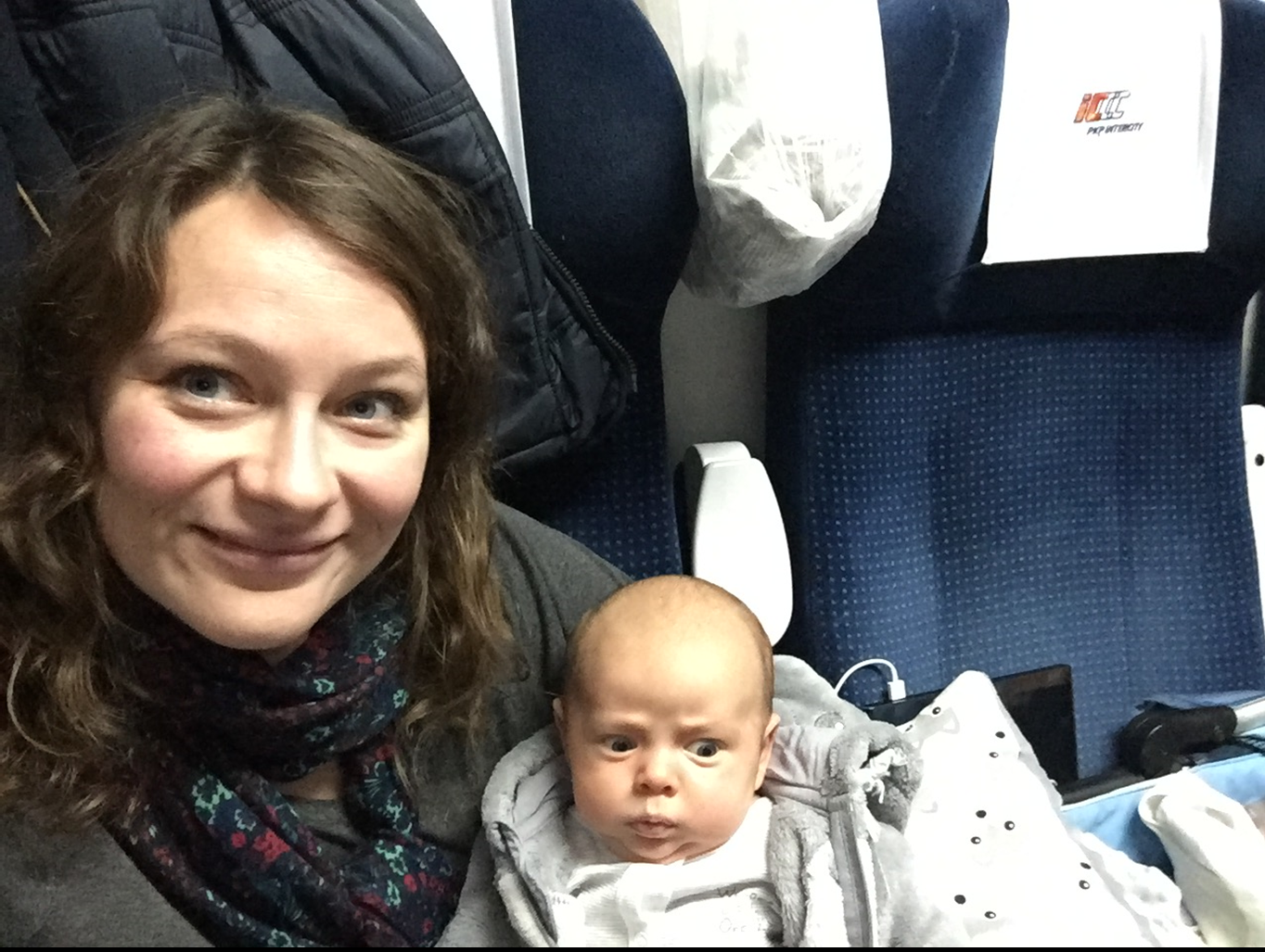 niemowlak w podróży, niemowlak w pociągu, podróże z niemowlakiem, podróże z dzieckiem
