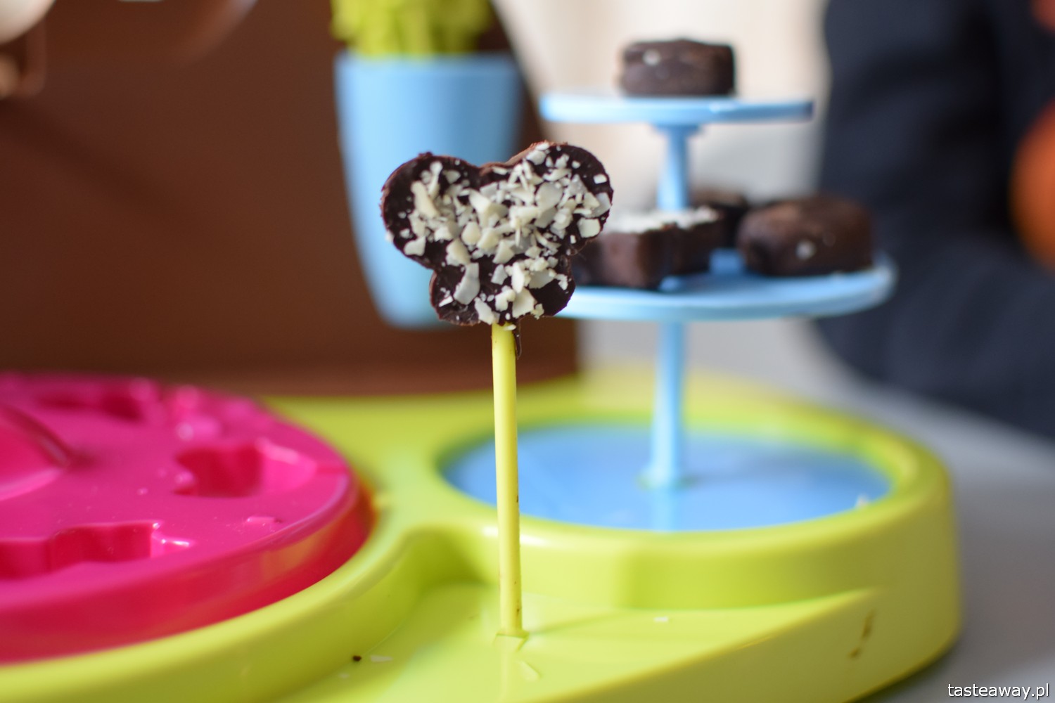 co na prezent, prezent dla 5 latka, Smoby Chef, dzieci gotują, jak zrobić czekoladki z dziećmi, Chocolate Factory od Smoby Chef, czekoladki