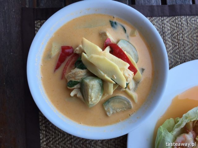 co jeść w Tajlandii, czego spróbować w Tajlandii, kuchnia tajskie, tajskie potrawy, tajskie curry, red curry