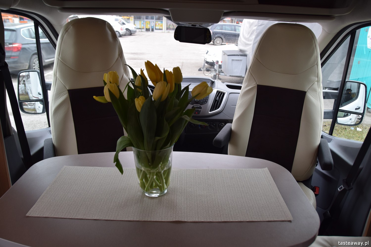 podróż kamperem, wakacje kamperem, podróżowanie z kamperem, kamper z dziećmi, jak podróżować kamperem, jak wygląda kamper wewnątrz