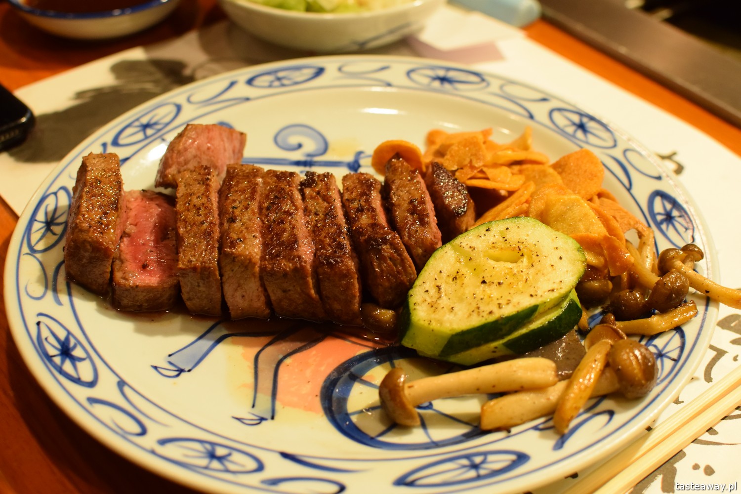 co jeść w Japonii, czego spróbować w Japonii, kuchnia japońska, wołowina wagyu z kobe, Kobe, wagyu