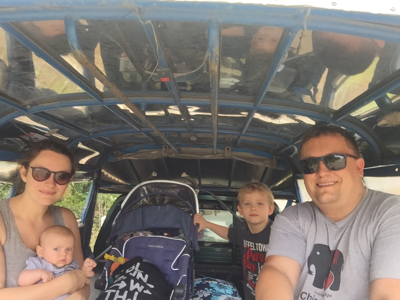 podróże, podróże z dziećmi, przemieszczanie się w podróży, jak podróżować taksówką, mytaxi, aplikacja mytaxi, Tajlandia, Bangkok