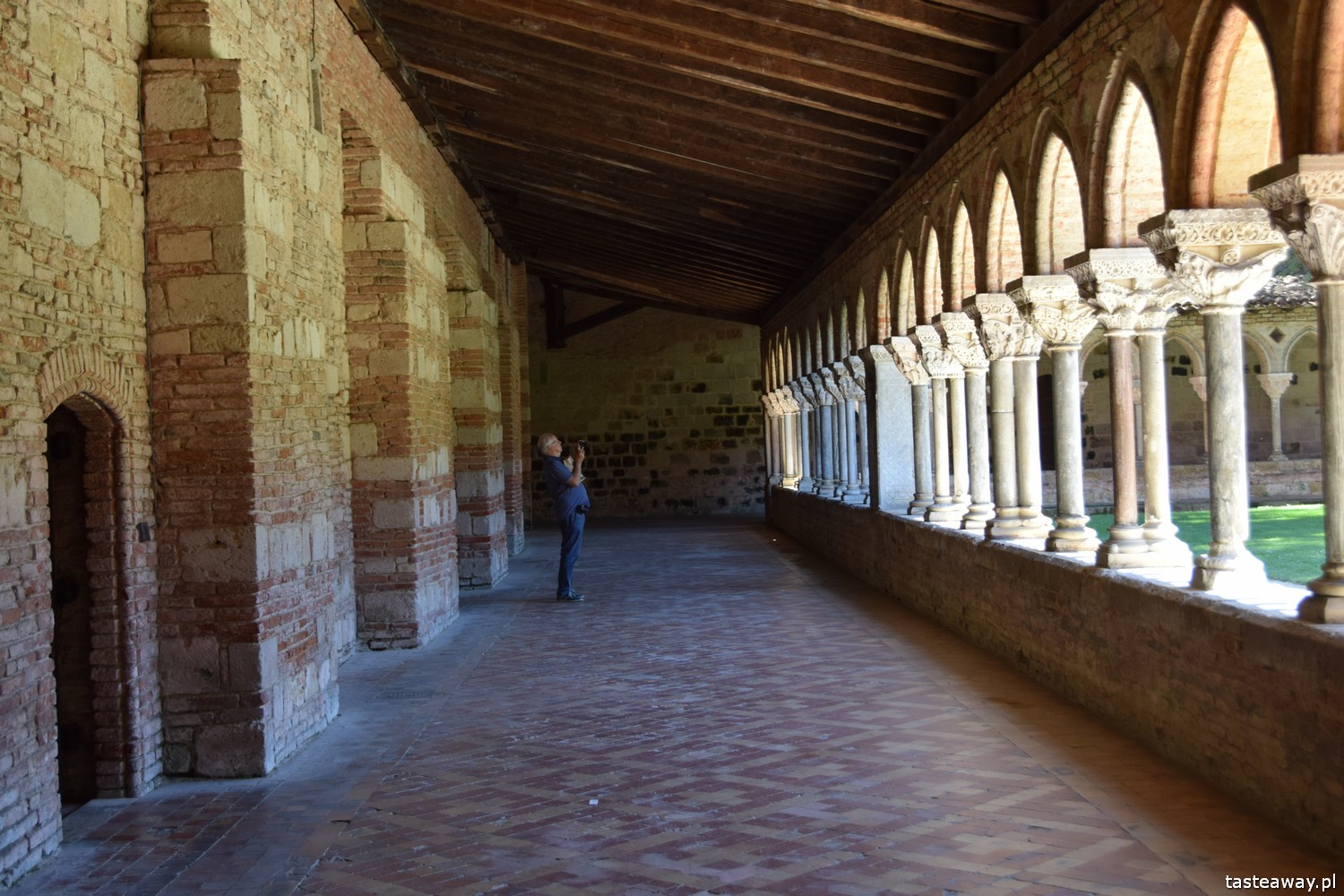 Francja, co zobaczyć we Francji, najpiękniejsze francuskie miasteczka, Oksytania, Moissac, Occitanie, Cloister, Klasztor Benedyktynów
