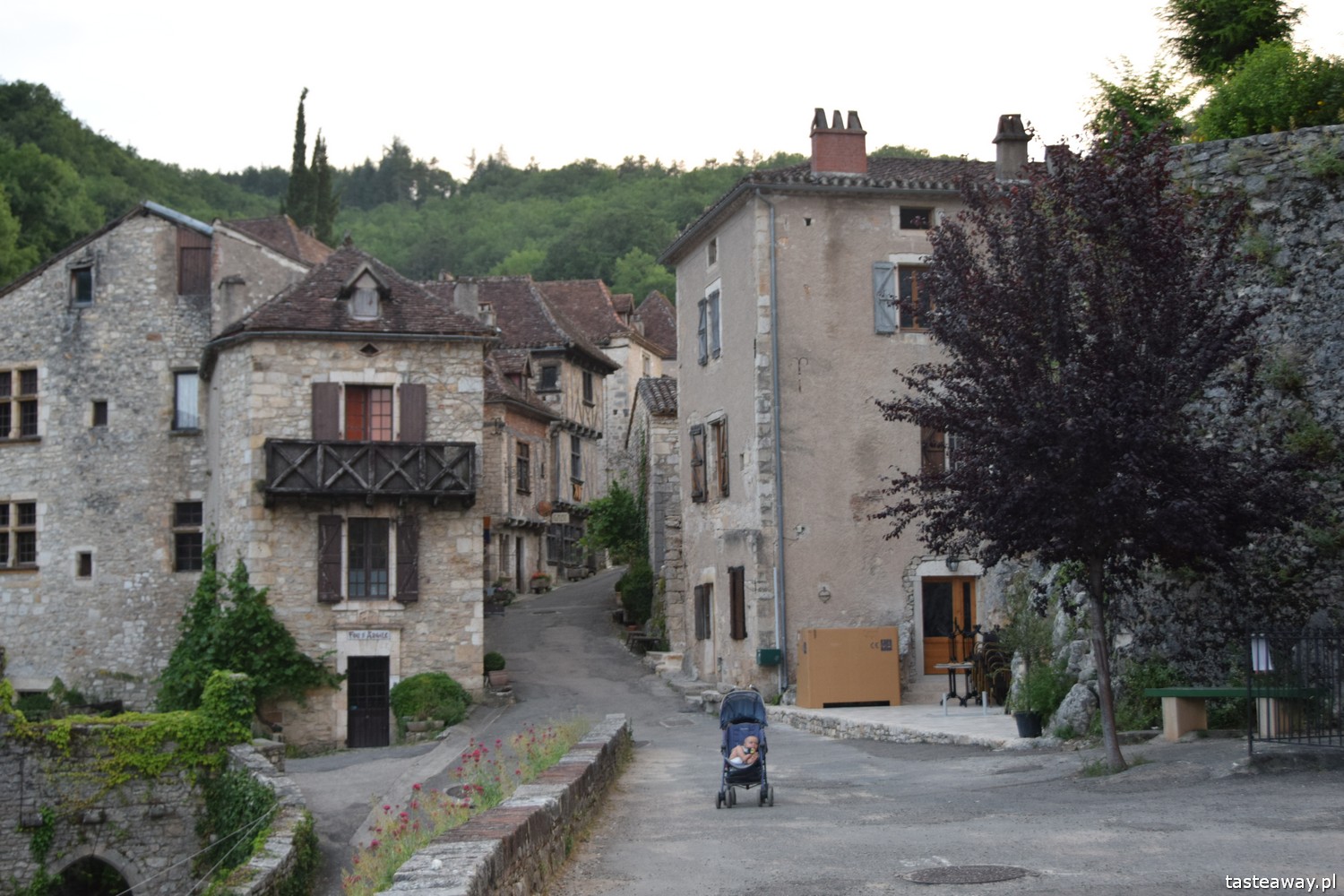 Francja, co zobaczyć we Francji, najpiękniejsze francuskie miasteczka, Oksytania, Saint Cirq Lapopie, Occitanie, bajkowa Francja