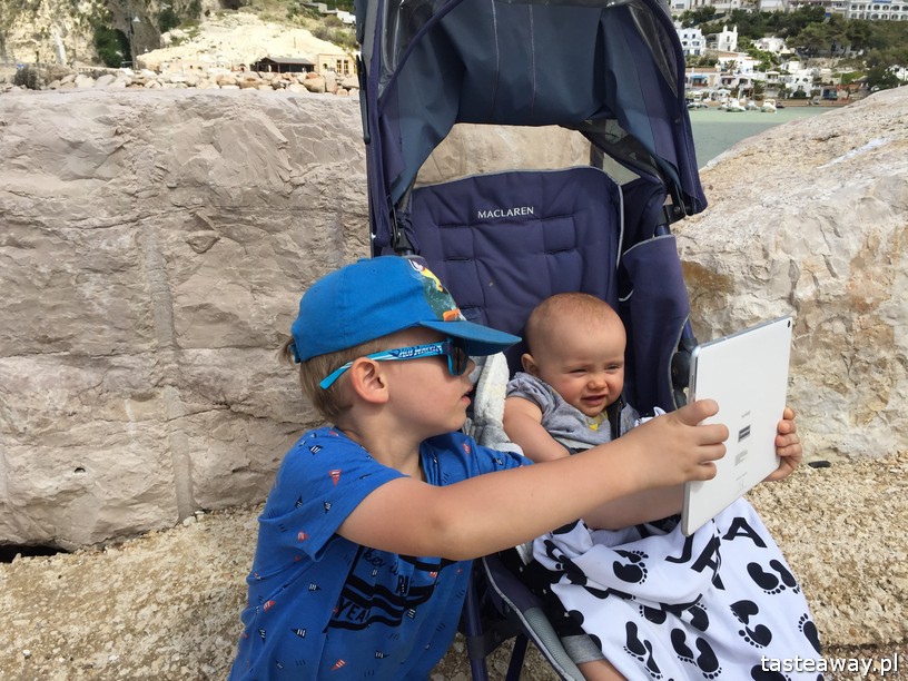 zabieram moje dzieci tam, gdzie chcę, podróżowanie z dziećmi, restauracje z dziećmi, dziecko w podróżt, dziecko w restauracji, selfie, tablet i dziecko, tablet w podróży, Huawei