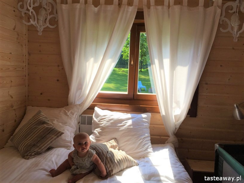 Borówkowe Domki, magiczne miejsca w Polsce, magiczne miejsca w okolicach Warszawy, plantacje borówek, gdzie na weekend, podróżowanie z dzieckiem, podróżowanie z niemowlakiem, weekend z dzieckiem