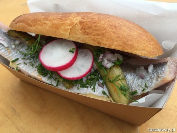 Łowcy Syren, Warszawa, Wisła, Bulwary Wiślane, gdzie jeść nad Wisłą, kanapki, kanapka z matjasem