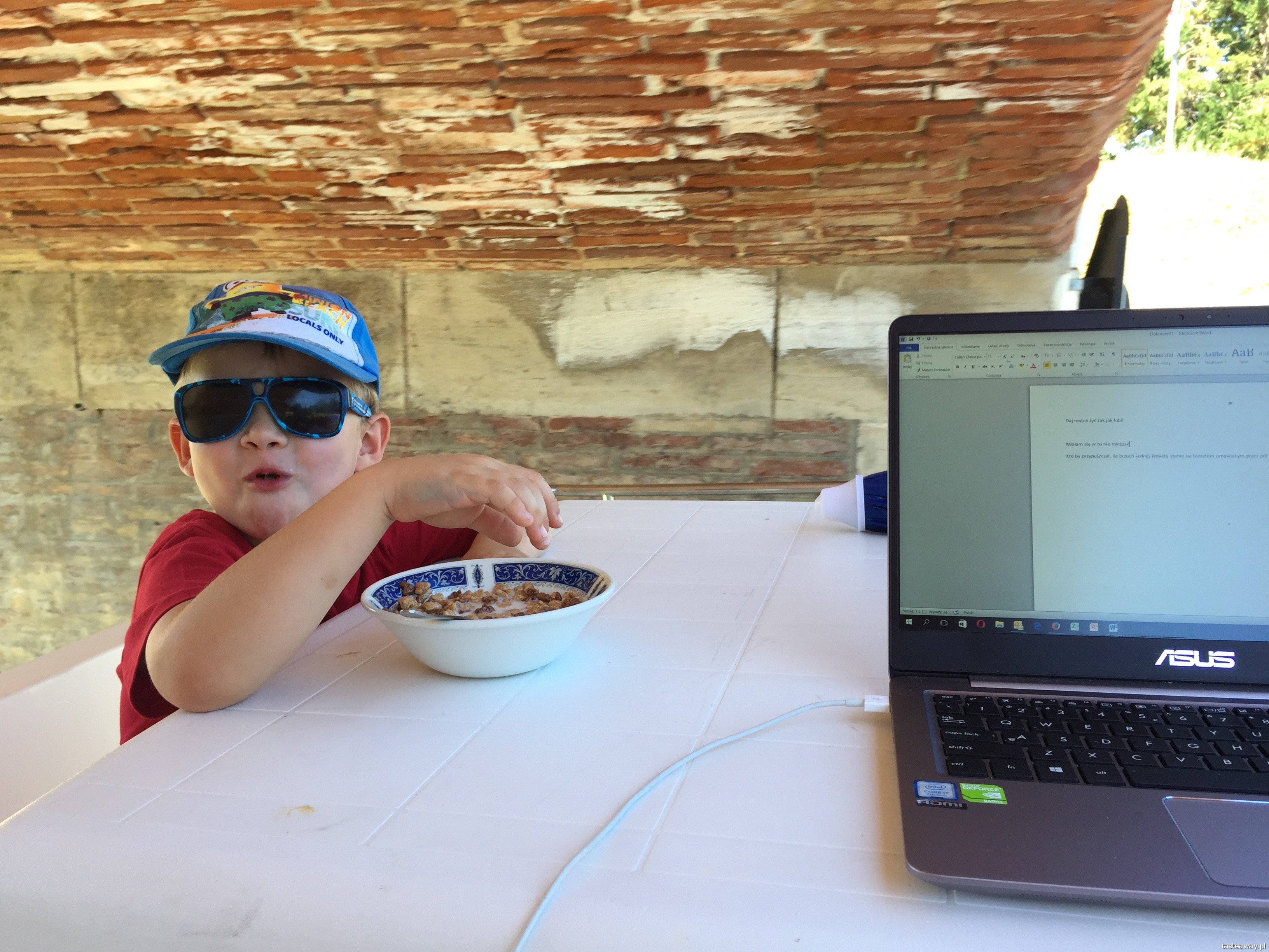 praca w podróży, jak pracować w podróży, ASUS, podróżowanie na swoim, jak połączyć pracę i podróże