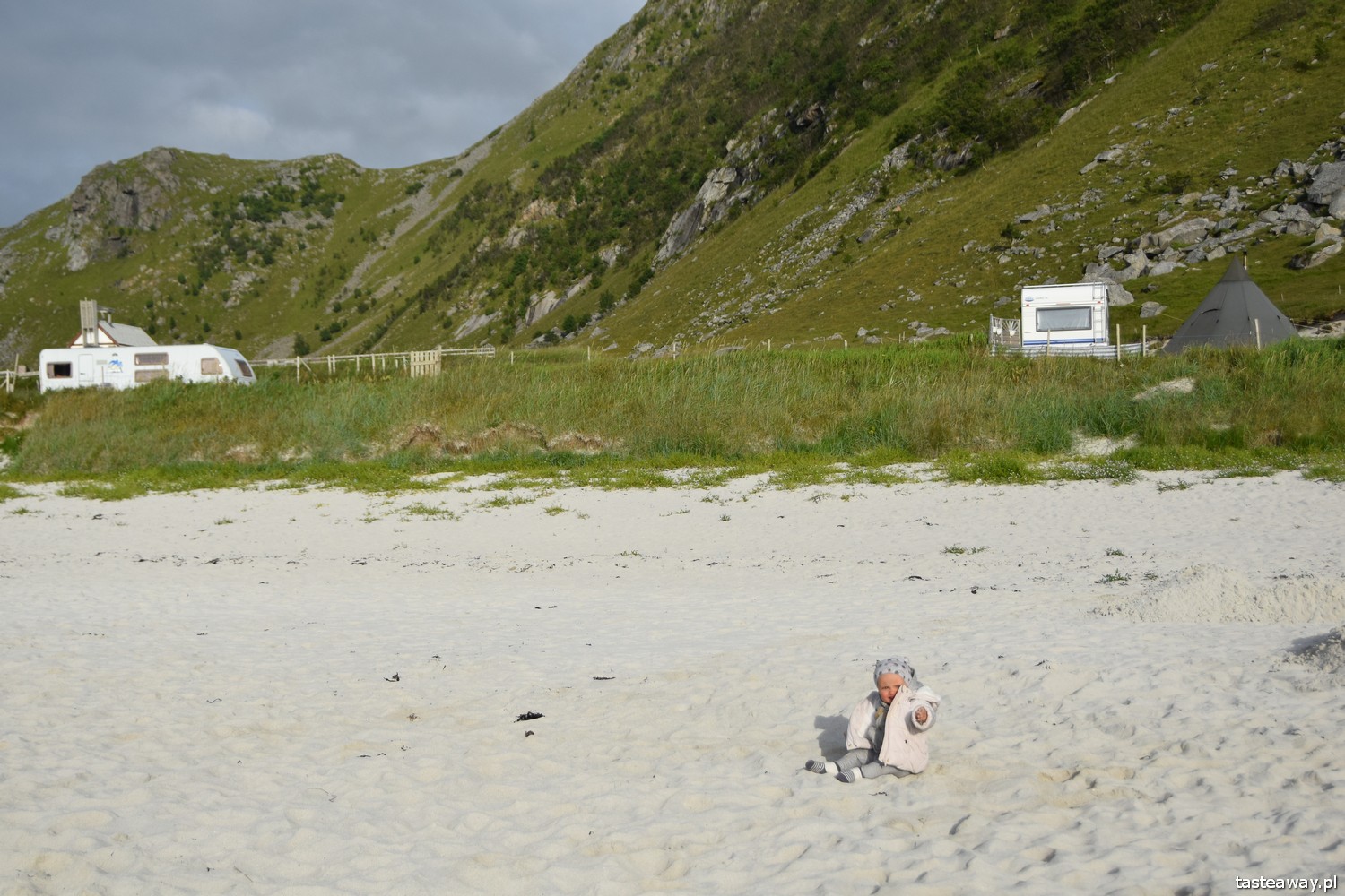 amper z dziećmi, niemowlak w kamperze, kamperem z niemowlakiem, podróże z dziećmi