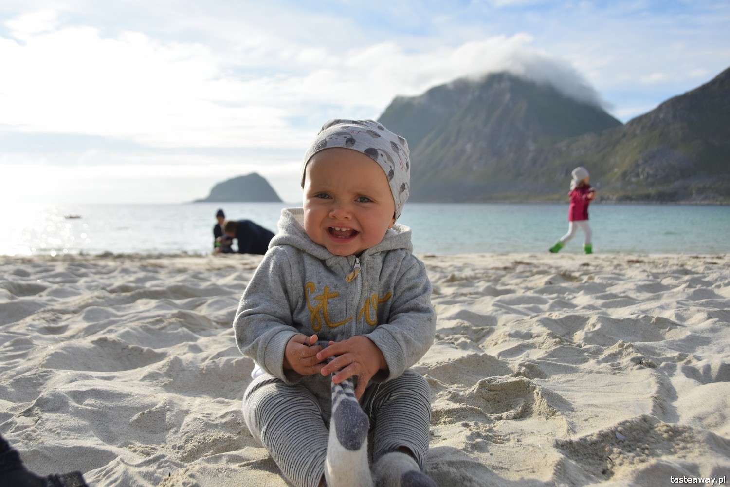 kamper z dziećmi, niemowlak w kamperze, kamperem z niemowlakiem, podróże z dziećmi