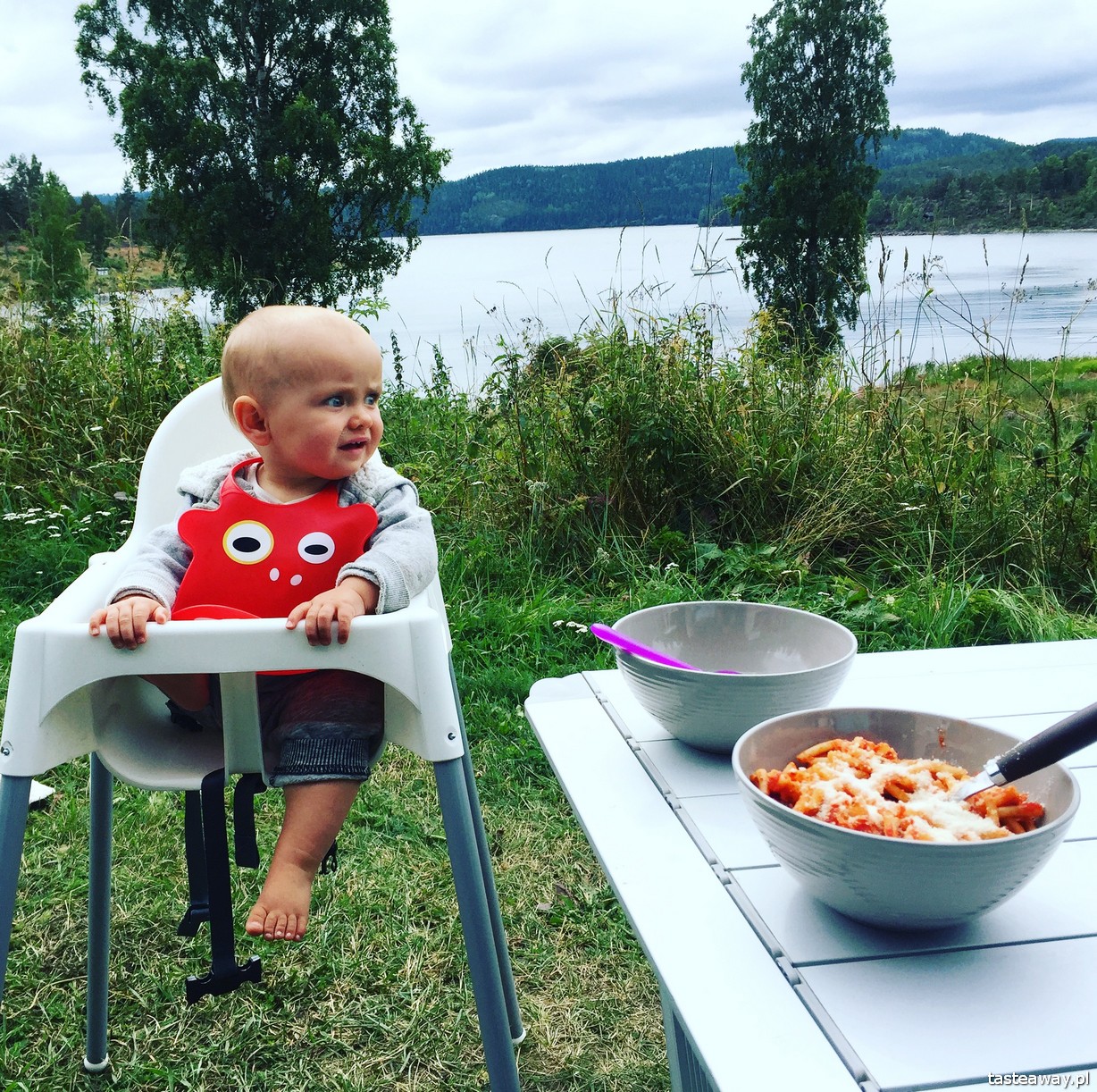 kamper z dziećmi, niemowlak w kamperze, kamperem z niemowlakiem, podróże z dziećmi